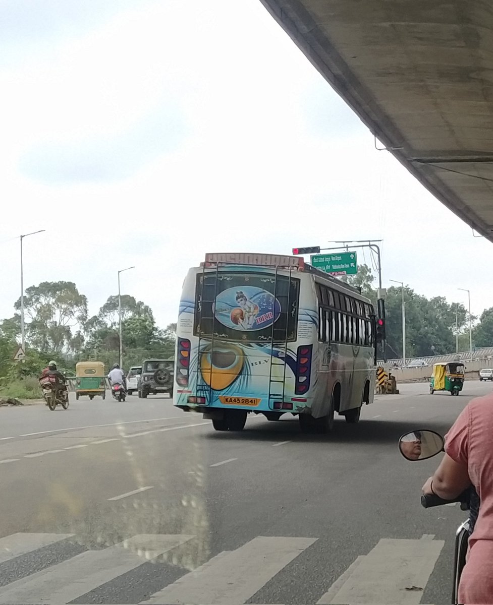 Private bus breaking the signal without and remorse or fear. Look what you've done to the traffic. Yelahanka, 19 may 2022 4:13 pm. <a href="/blrcitytraffic/">ಬೆಂಗಳೂರು ಸಂಚಾರ ಪೊಲೀಸ್ BengaluruTrafficPolice</a> <a href="/riseupforrights/">Rise UP For Rights ® 🇮🇳</a>