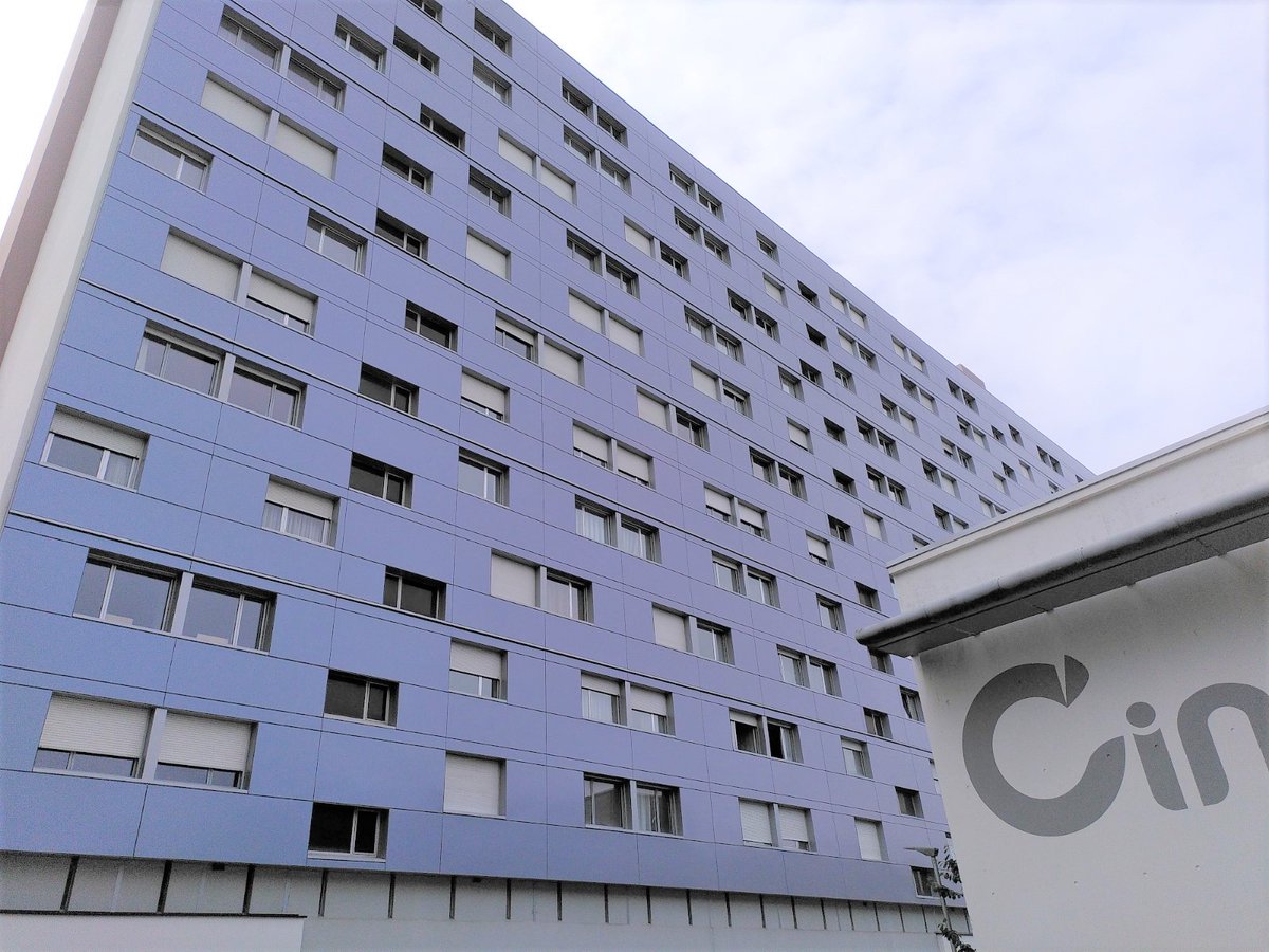 isorebatiment's tweet photo. Réception sans réserves des travaux d'ITE de la copropriété Joffre à #lorient AVANT/APRES 40% gain énergétique 1700m² planal K7 @vetisol Bravo à nos équipes ! https://t.co/etJCexmBsY #copropriété #environnement #rehabilitation https://t.co/cQx2rzk1bc