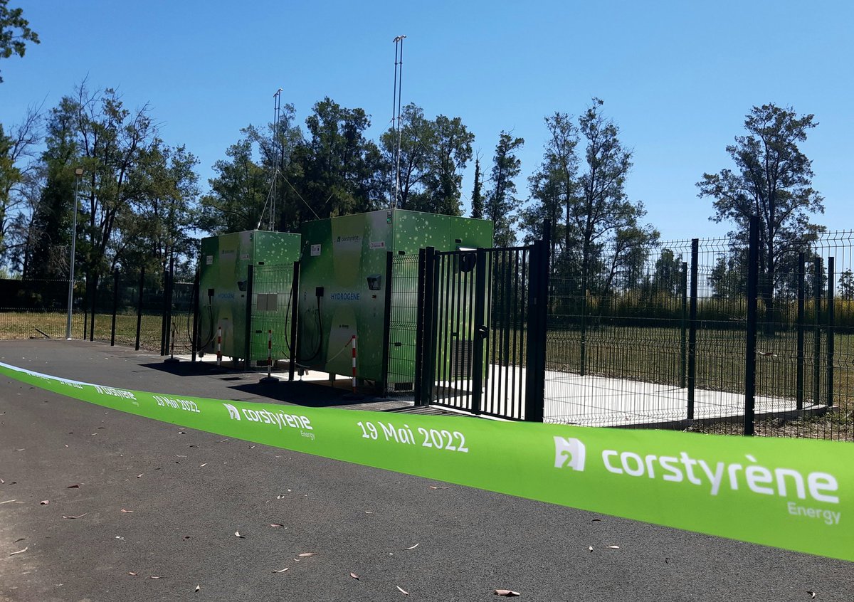 BdT_Corse's tweet photo. Après 3 ans de travail, @Corstyrene2b produit, distribue, et consomme de l'hydrogène vert 😁. Un projet pionnier en Corse, et même en France! La @BdT_Corse est fière d'en être partie prenante, pour des territoires toujours plus durables! 🟢🔵 cc @ademe https://t.co/grFW7jPk6L