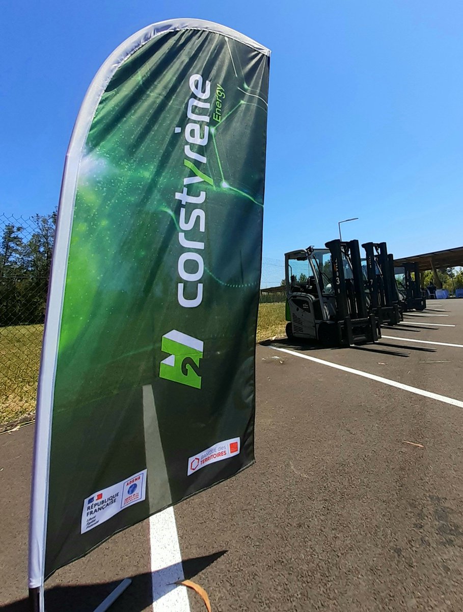 BdT_Corse's tweet photo. Après 3 ans de travail, @Corstyrene2b produit, distribue, et consomme de l'hydrogène vert 😁. Un projet pionnier en Corse, et même en France! La @BdT_Corse est fière d'en être partie prenante, pour des territoires toujours plus durables! 🟢🔵 cc @ademe https://t.co/grFW7jPk6L