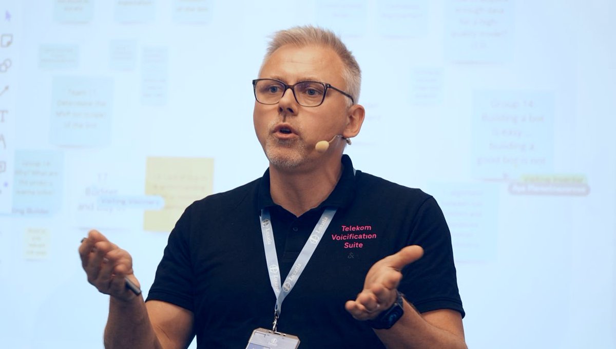 What are the main things to avoid when building a #voicebot? At the 4th World Chatbots Hybrid Summit, @Ingo_Mueller &amp; <a href="/bhochsta/">B. Hochstaetter</a> discuss the successful learning curve of <a href="/deutschetelekom/">Deutsche Telekom</a>’s Voicebot &amp; exciting #chatbots developments. #WorldChatbots2022 #ChatbotSummit