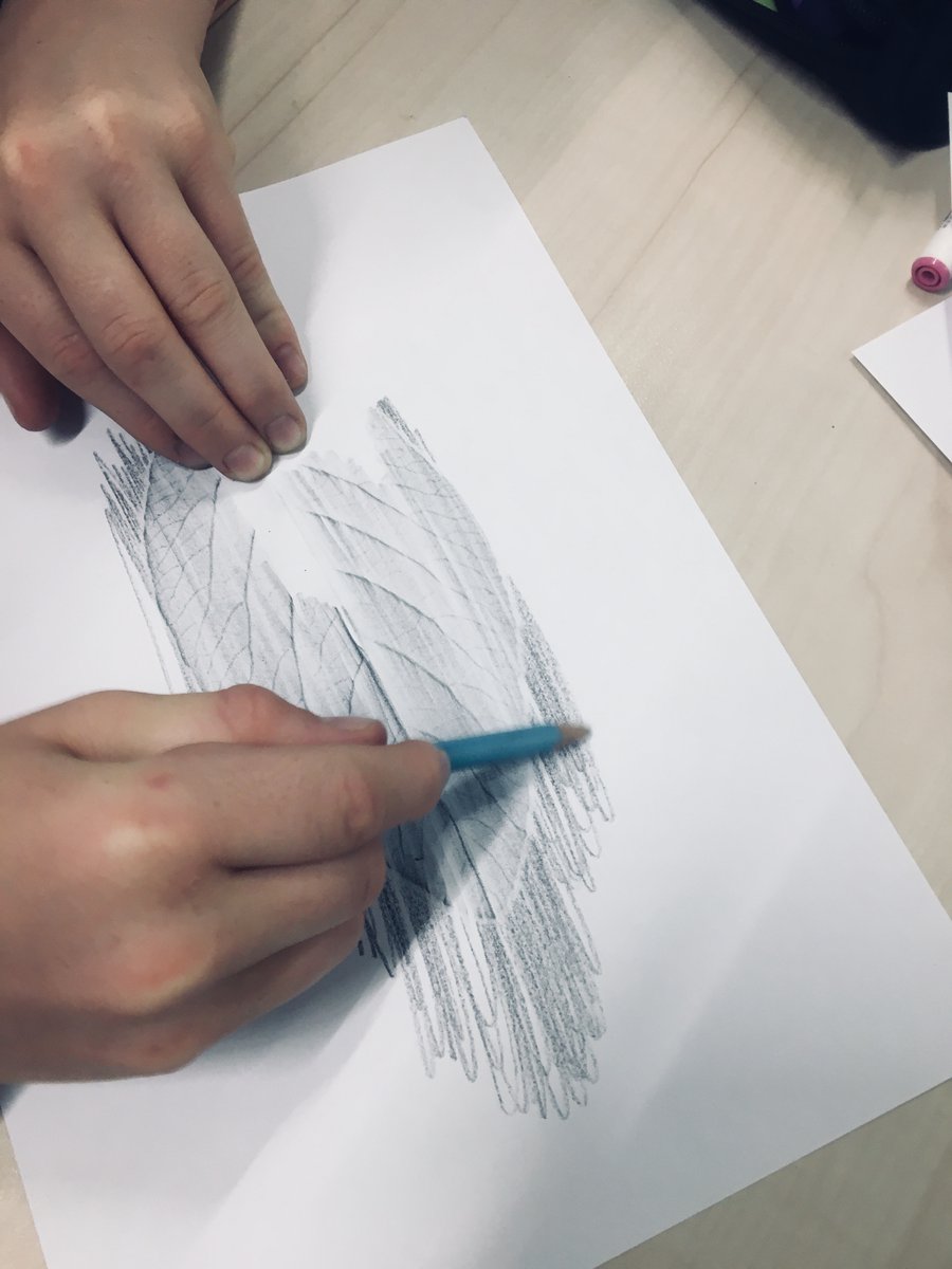 Lewillerhof's tweet photo. Atelier Arts Plastiques , Jeudi 19 mai 
Empreintes de Feuilles : pastels sèches et noir et blanc
Maxime et Aksel (UEE Erstein) https://t.co/DdXEM3rT4h