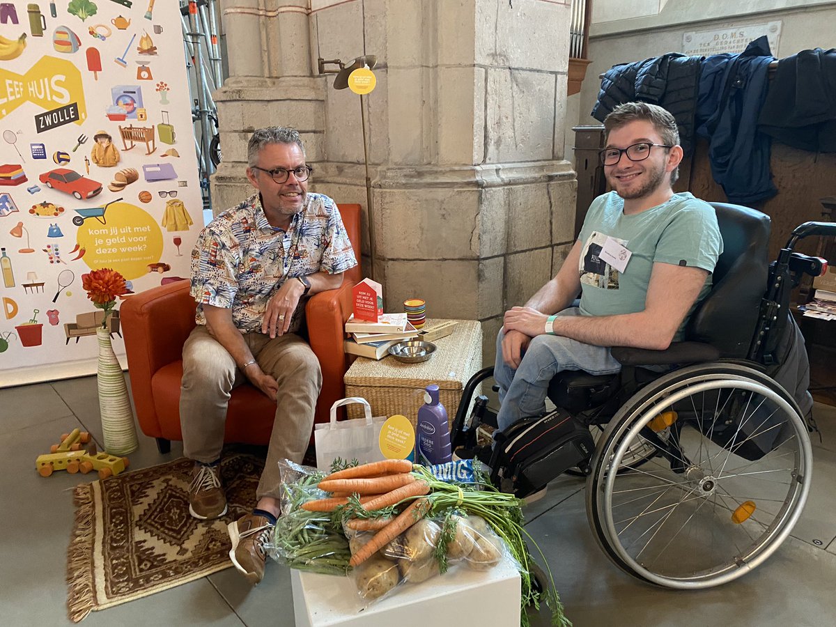 SamenViaa's tweet image. Iedereen t€lt!festival in het @academiehuis waar @Viaa-studenten (#welzijnensamenleving) uitleg geven over hun werk bij @traverswelzijn in de wijk Zwolle-Zuid. Toppers! 👍 
2/2 @cindy_boerema @kaatjehotemetoo