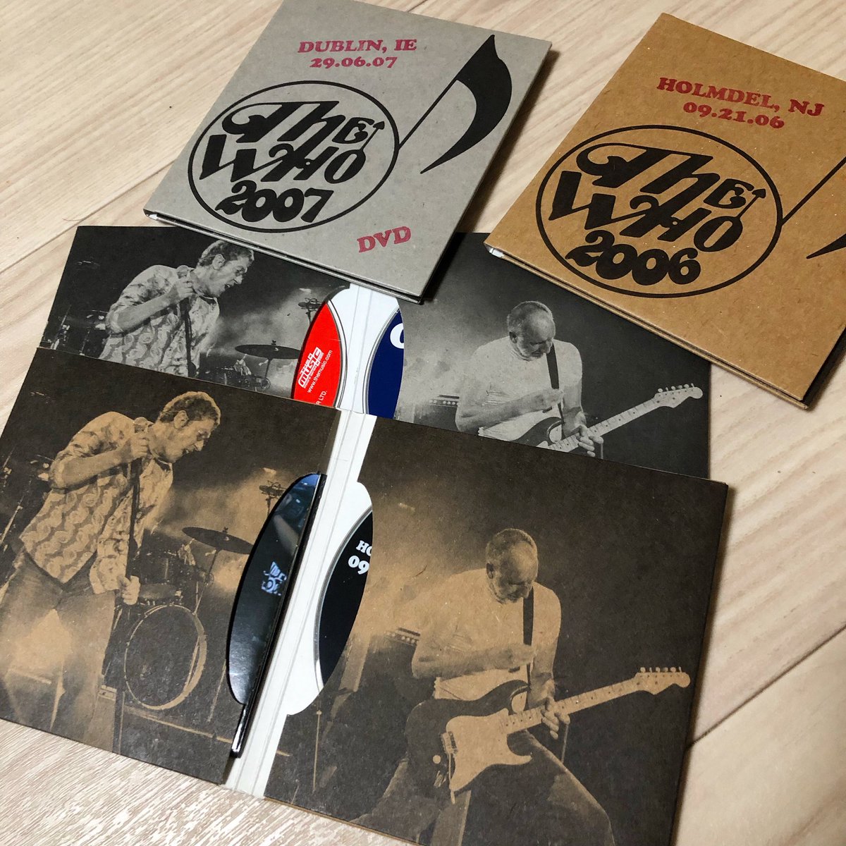 gingerdroog's tweet photo. 06年〜07年のザ・フー史上、最長のツアーをパッケージしたCD/DVDが大好きで、60〜70年代の名盤群よりも聴いてる回数が多いのです。味が濃い、頗る濃い。当時60過ぎのピートタウンゼントのジャンプも風車奏法もギリ、キマってる。
ハッピーバースデイ dearピート！
#petetownshend #thewho https://t.co/IOUtBM2w89