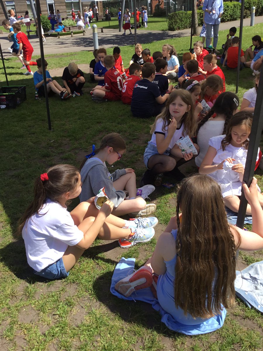 6B_stjohns's tweet photo. Perfect weather for our Jubilee picnic today 😎🥳
Congratulations to our Queen for 70 years on the throne 👑 https://t.co/45ZnSAFTy4