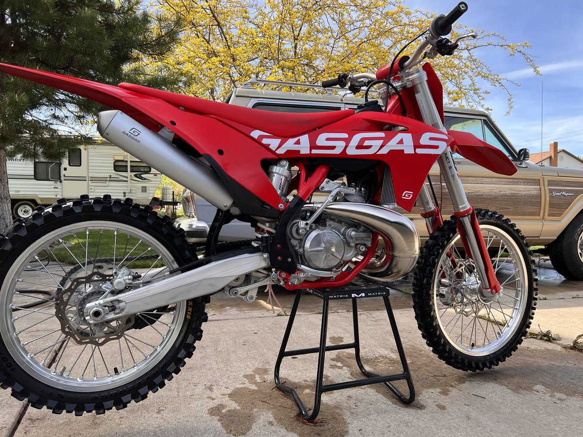_unevenstevens_'s tweet photo. Catch me at the track riding like a goon https://t.co/JPrTaxSBn4