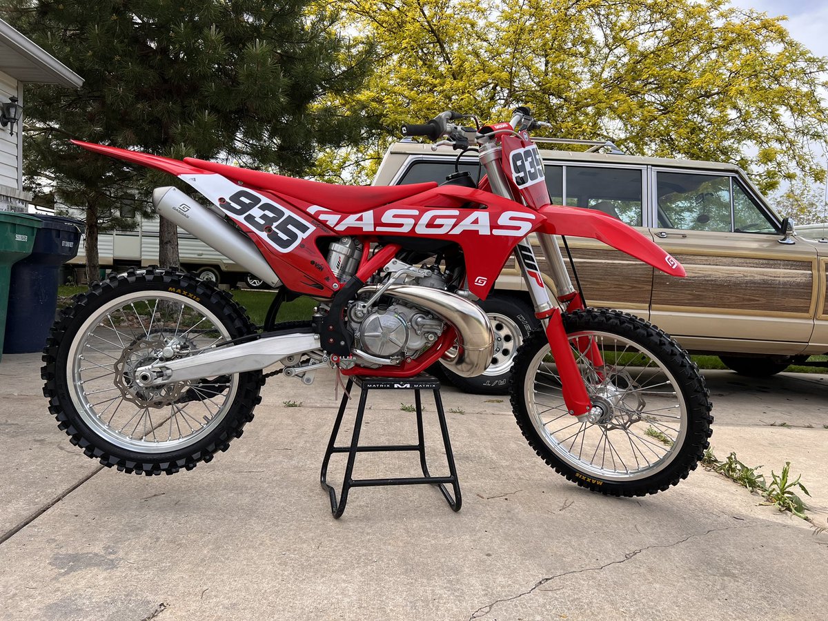 _unevenstevens_'s tweet photo. Catch me at the track riding like a goon https://t.co/JPrTaxSBn4
