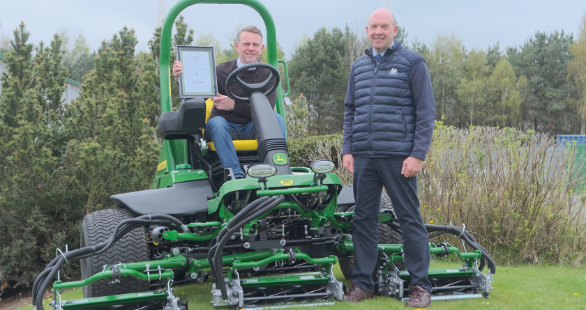 TurfBusiness's tweet photo. #TurfPeople: A dramatic change of careers paid off for @SRUC student Ben Matthews, after his tutors named him the winner of this year’s HNC Golf Course Management Student of the Year Award, sponsored by @JohnDeere and @DoubleATrading.
Read more ↘️
https://t.co/Wvq8GtXp0N https://t.co/eKw1yHbLSa