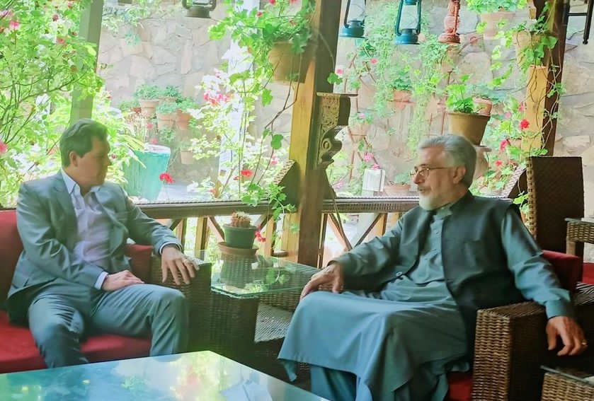 UNAMAnews's tweet photo. Meeting with Ishaq Gailani, UNAMA’s Political head Scott Smith spoke about the valuable presence of key political leaders in Afghanistan and the contribution they could make to shaping a meaningful peace. Inclusive processes can make a big difference to the country’s trajectory. https://t.co/Hry79JN3rA