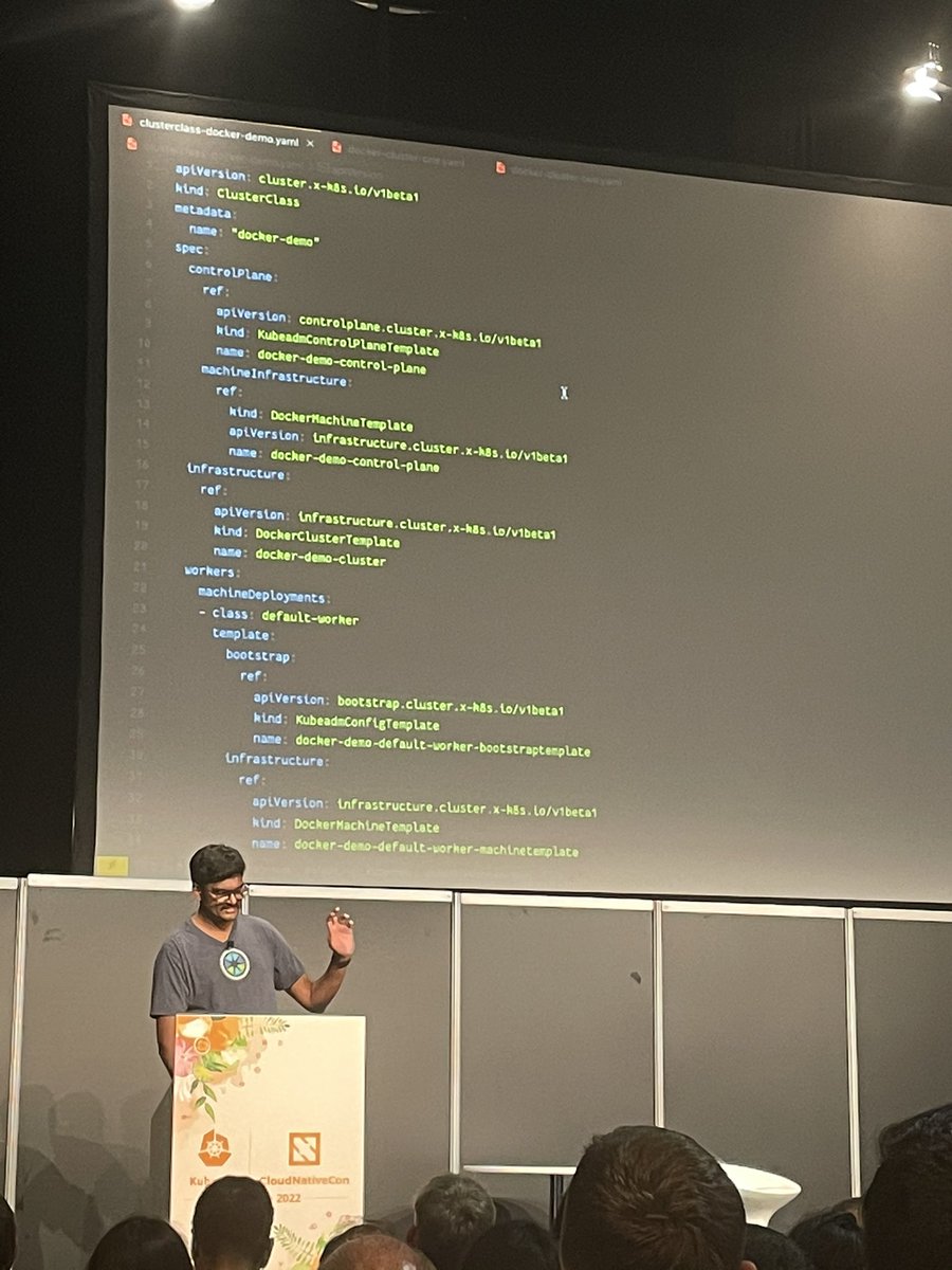 Awesome session about #ClusterAPI and ClusterClass from <a href="/vinceprignano/">Vince Prignano</a> and <a href="/YuvarajBalajiK/">Yuvaraj</a> at #KubeCon #CloudNativeCon Can’t wait to try it myself!