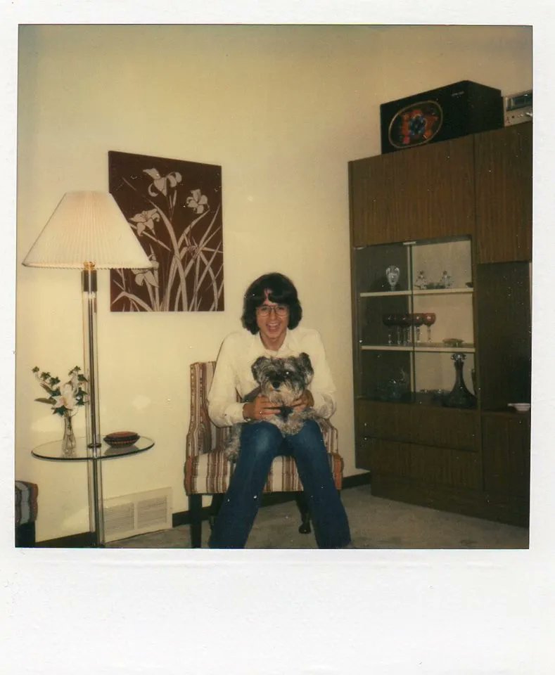 GoFischLaw's tweet photo. Happy #ThrowbackThursday! This is high school me, with our family dog, Heidi, chilling in our living room. In high school I had long hair and wanted to be a member of The #Ramones.
#throwback #tbt #tbtt #throwingitwayback #throwbackthursdayy #gofischlaw #gordonfischerlawfirm https://t.co/U1UkLnFZff