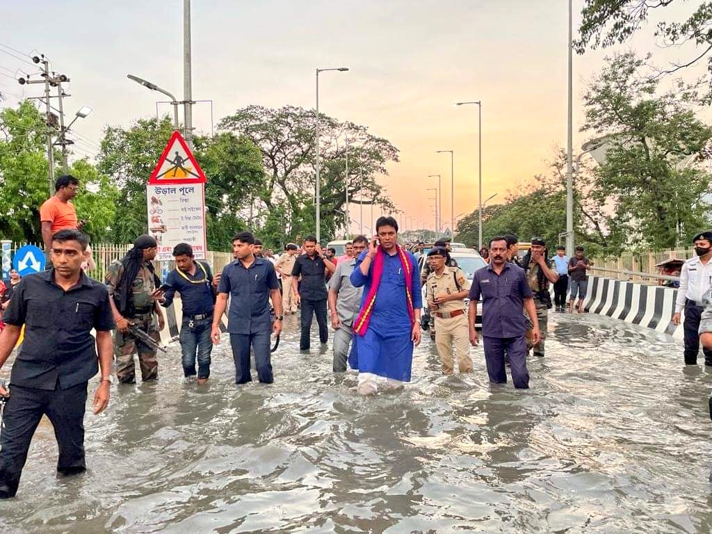BjpBiplab's tweet photo. Heavy rainfall has caused waterlogging in some places of Agartala.

Inspected and spoke with the officials for the rapid solution of the situation. https://t.co/GZdkMwrvpY