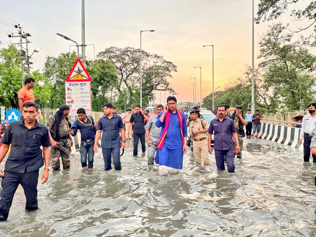 BjpBiplab's tweet photo. Heavy rainfall has caused waterlogging in some places of Agartala.

Inspected and spoke with the officials for the rapid solution of the situation. https://t.co/GZdkMwrvpY
