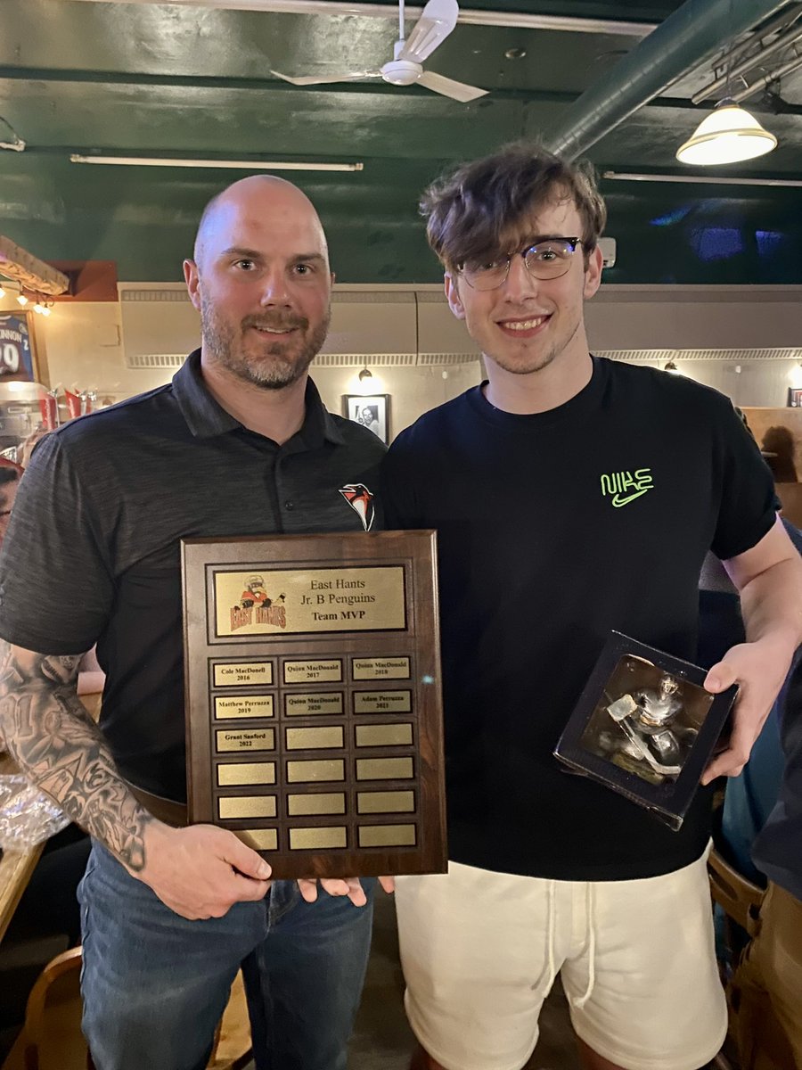 Congratulations to our first 2021-22 team award winner,⁣
⁣
MVP: ⁣Grant Sanford
⁣
🐧🏆🏒 #pEHns #PaintItRed