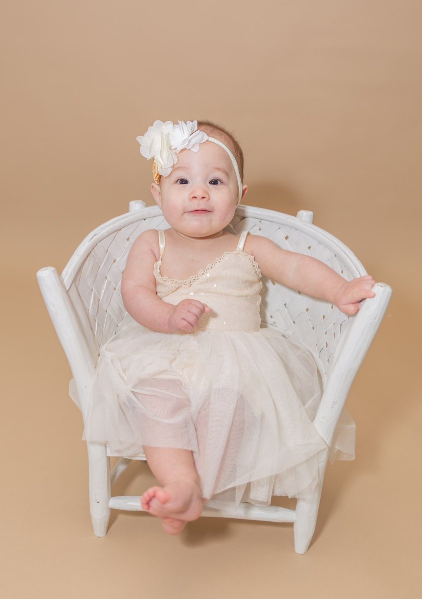 Having a sister who is also a photographer is amazing! 
She watches my kids and ends up having a photoshoot too🤣