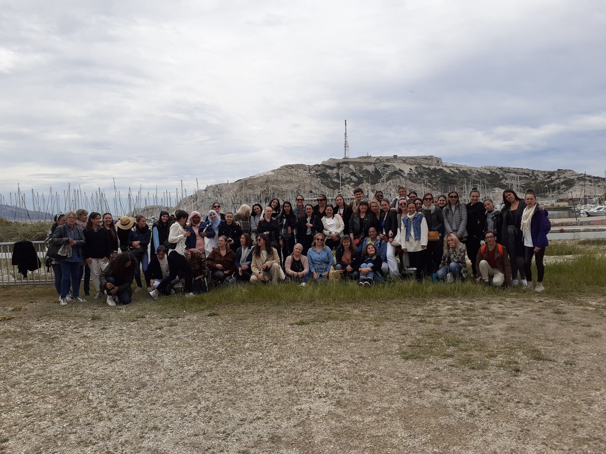 [#PetiteEnfance]
👥 Le 6 mai dernier, les équipes des structures petite enfance Léo Lagrange #Méditerranée se sont réunies pour une journée pédagogique sur les îles du Frioul.
🤲 57 participant.es ont échangé sur leurs pratiques pros. Des temps d’échanges conviviaux !