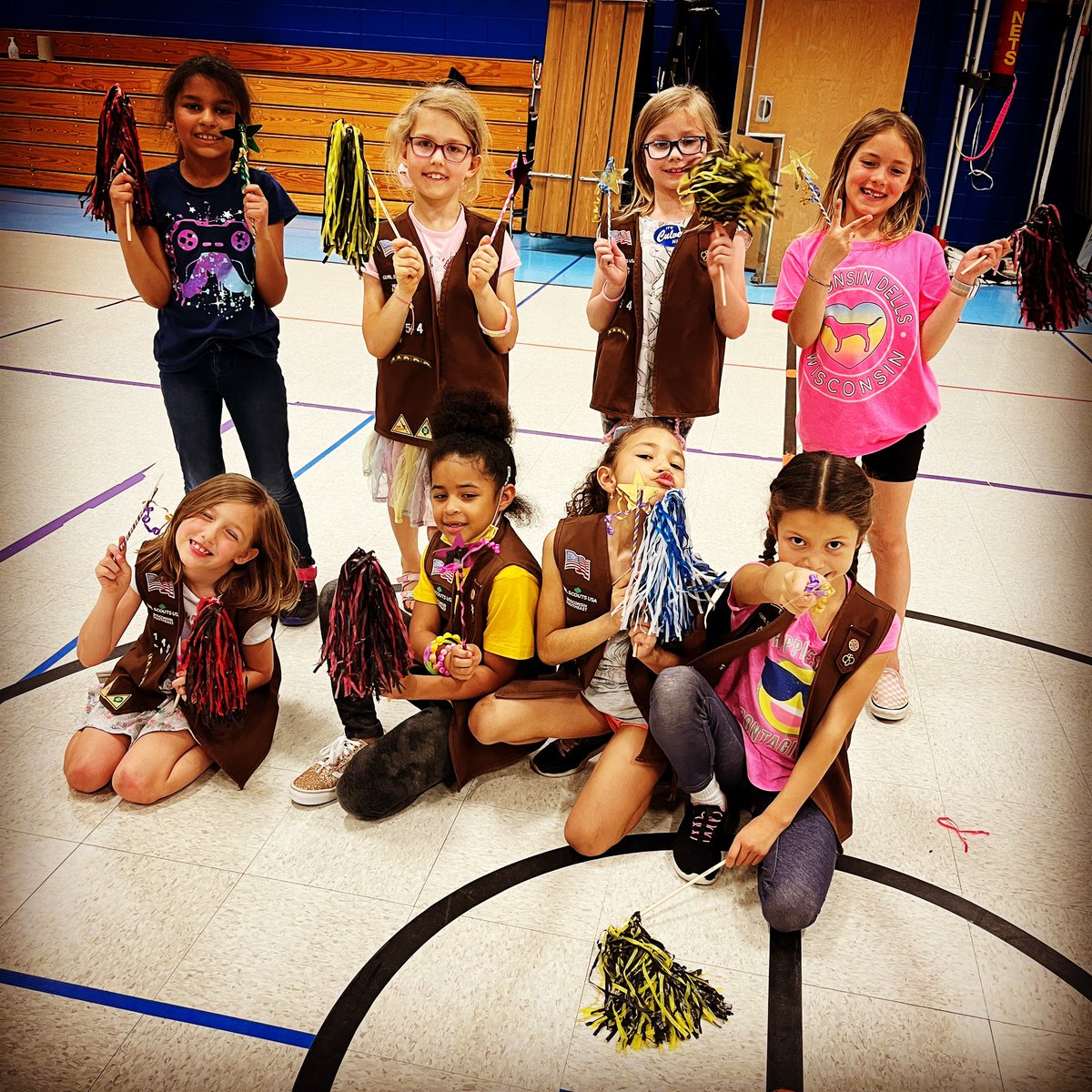 Gold Attitude Dance tweet media