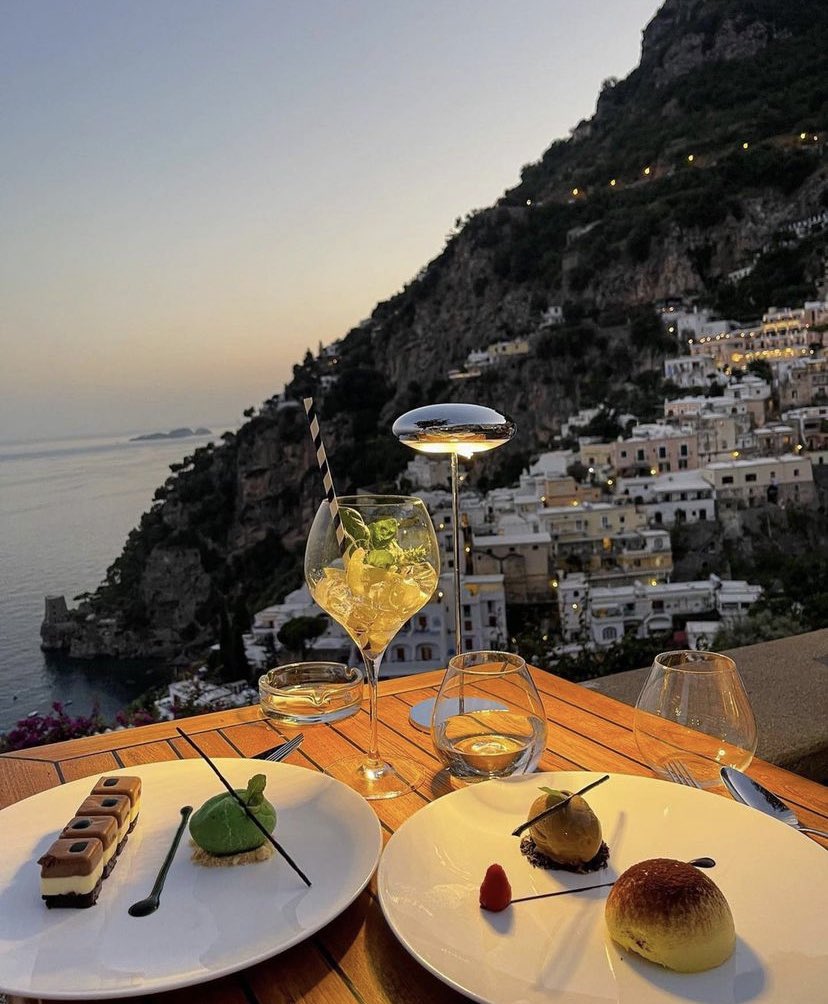 W0rld2026's tweet image. Dinner in Positano