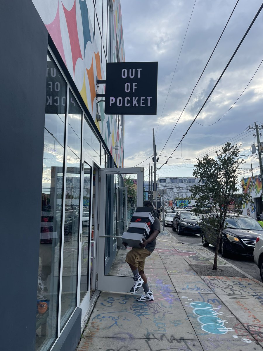brandingkingz's tweet photo. Yooo @mrdynamite you think they ready for @thehighmonks down in Wynwood @outofpocket305 it’s about that time ⌚️ #OutOfPocketMiami #TheHighMonks #BrandingKingz https://t.co/JkKz76KVKd