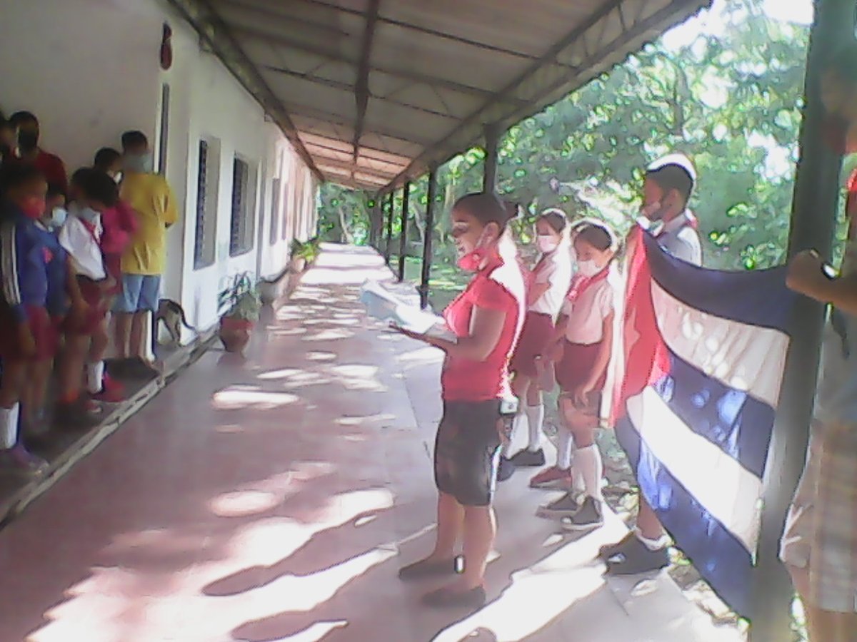 ZeneaJuan's tweet photo. #19DeMayo2022 Se llena de alegría nuestra escuela, los niños le recitan y le cantan a #Martí, un día especial recordando su caída en combate, su poesía, sus versos, cuentos y su empeño en la libertad de cuba. @CubaMined #PinardelRío #HéroeNacional https://t.co/QnAbfKcEFs