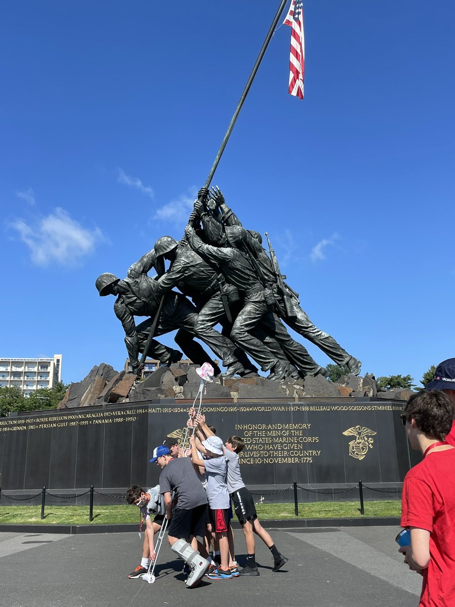 cabraljb's tweet photo. Bus 3 Iwo Jima Memorial and Washington Monument at night. @MadeiraMiddle https://t.co/7N8q8Czrg2