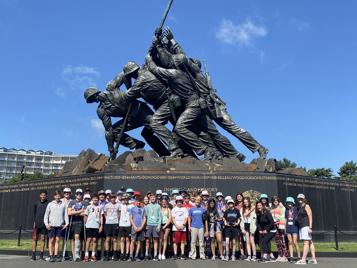 cabraljb's tweet photo. Bus 3 Iwo Jima Memorial and Washington Monument at night. @MadeiraMiddle https://t.co/7N8q8Czrg2