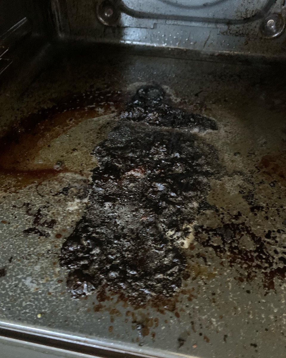 DFL_Dust_Free's tweet photo. GOLLY!!!!!
How can an oven get this dirty in one week???
Answers on a post card please. Results revealed next week!

#cleaning
#caretaking
#cornishsummer
#changeovers
#hiredlinen
#hiredlaundry
#domesticleans
#localbusiness
#wadebridge
#polzeath
#rock
#holiday https://t.co/Z1sU6wwpfz