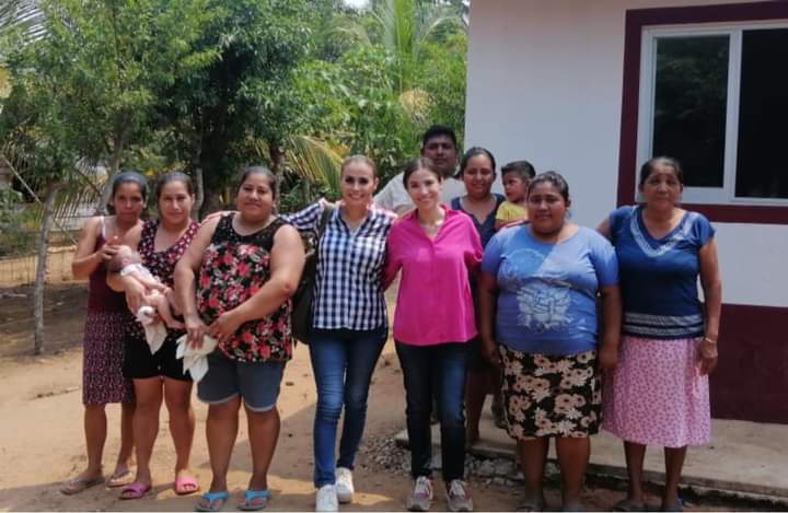 CarCastro04's tweet photo. En recorrió casa por casa la legisladora federal @KARLARABELO acompañada de la Dip.Local #DianaRodriguez recibieron el cariño de las y los ciudadanos de las localidades más lejanas del #DistritoXVI, #FortaleciendoLa4T
@adan_augusto @cmmerino @mariollergo @JanicieContrera https://t.co/qot7Hb49ss