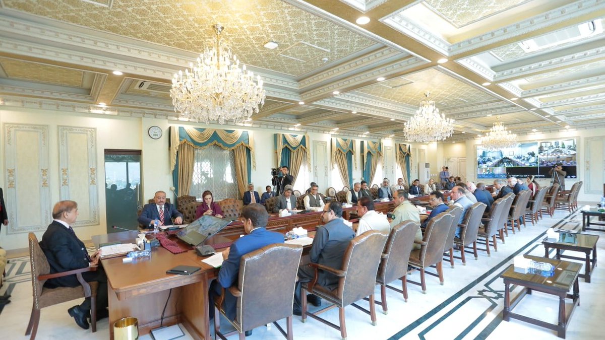 Dr_HamidJafari's tweet photo. Yesterday  we attended the National Task Force Meeting chaired by  PM of Pakistan, followed by the launch of the nationwide #polio campaign that will reach over 40 million children. It is synchronized with the campaign in Afghanistan that aims to reach nearly 10 million children https://t.co/mO77agSsFI