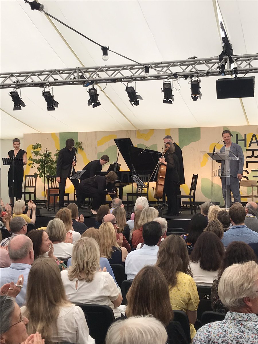 💥Thrilled to be kicking things off with a unique, one-off performance of T. S. Eliot’s ‘The Waste Land’ with @BrittenSinfonia, #BenedictCumberbatch & #AnnaDennis! 

What a way to start #CharlestonFestival 2022 👏

There’s plenty more to come 👉 charleston.org.uk/festival/charl…
