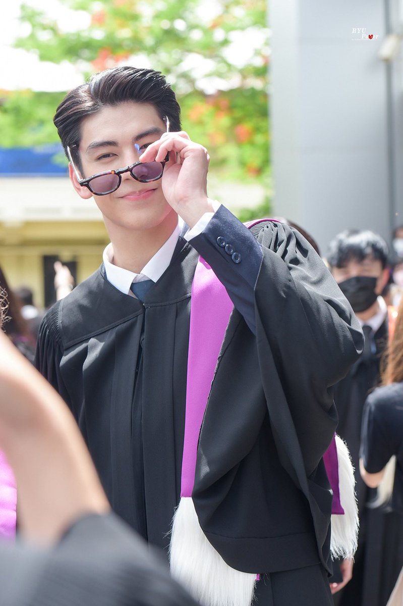 Ryu__Power's tweet photo. HQ - Pic 2 [220519]

บัณฑิตหล่อ @ryuvachirawich ฝาก RYUPOWER บอกต่อด้วยนะคะ 🤭😎🎊

#ริววชิรวิชญ์ 
#RyuVachirawich 
#RYUPOWER https://t.co/GT21oRkeaK
