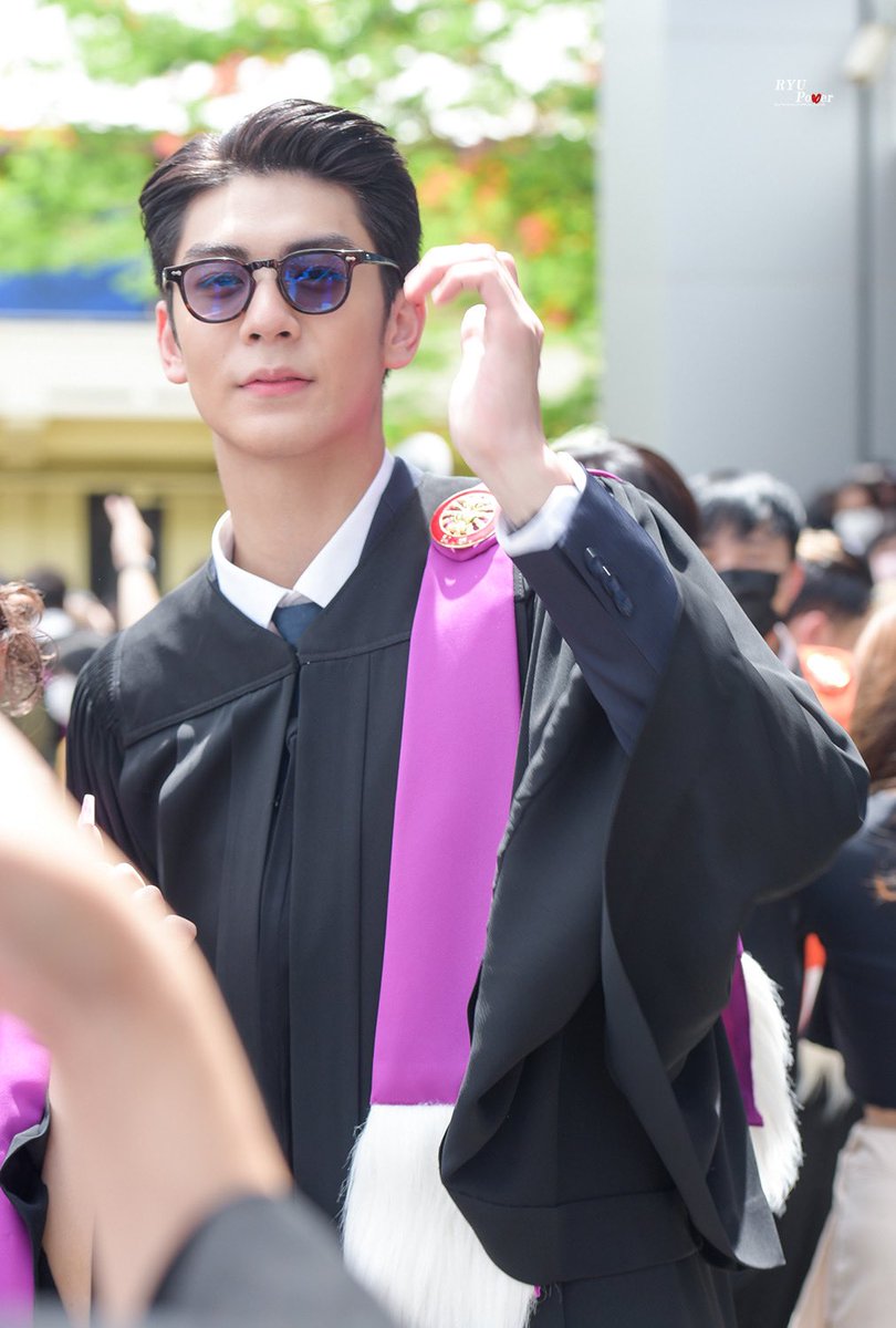 Ryu__Power's tweet photo. HQ - Pic 2 [220519]

บัณฑิตหล่อ @ryuvachirawich ฝาก RYUPOWER บอกต่อด้วยนะคะ 🤭😎🎊

#ริววชิรวิชญ์ 
#RyuVachirawich 
#RYUPOWER https://t.co/GT21oRkeaK