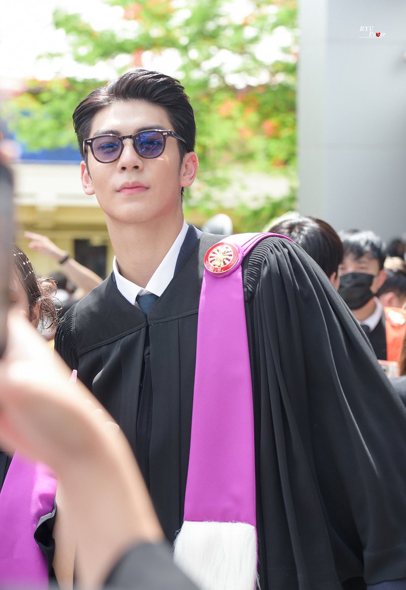 Ryu__Power's tweet photo. HQ - Pic 2 [220519]

บัณฑิตหล่อ @ryuvachirawich ฝาก RYUPOWER บอกต่อด้วยนะคะ 🤭😎🎊

#ริววชิรวิชญ์ 
#RyuVachirawich 
#RYUPOWER https://t.co/GT21oRkeaK