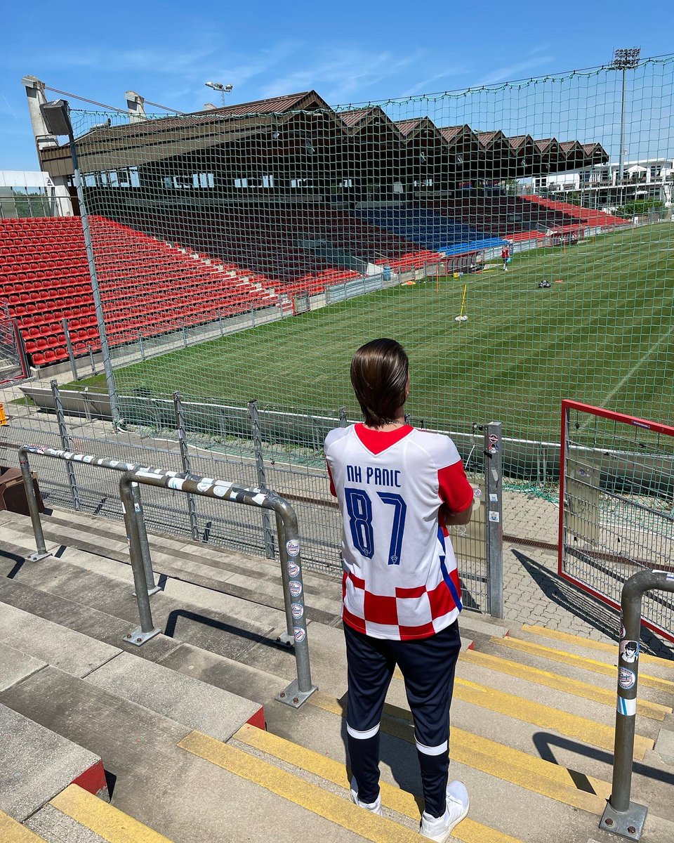 Yeeeeeesss!! Uspio sam i napokon vam mogu objaviti sretnu vijest. Imam čast  opet zaigrati za Hrvatsku reprezentaciju i bilo bi mi drago da me pratite na mom budućem putu!🇭🇷🎮