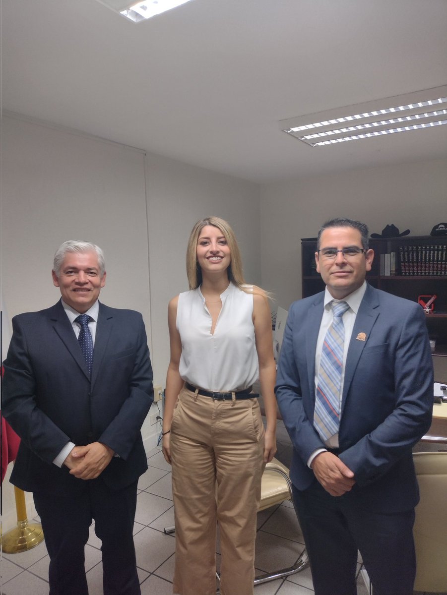 La UNISIERRA ha iniciado un convenio de colaboración con TELEMAX. Los reflectores apuntan para el norte. Queremos pasar de ser fantasmas de la Sierra a ser presencia viva en toda la dinámica del desarrollo estatal. Gracias a Paulina Ocaña Encinas, su carismática Directora.