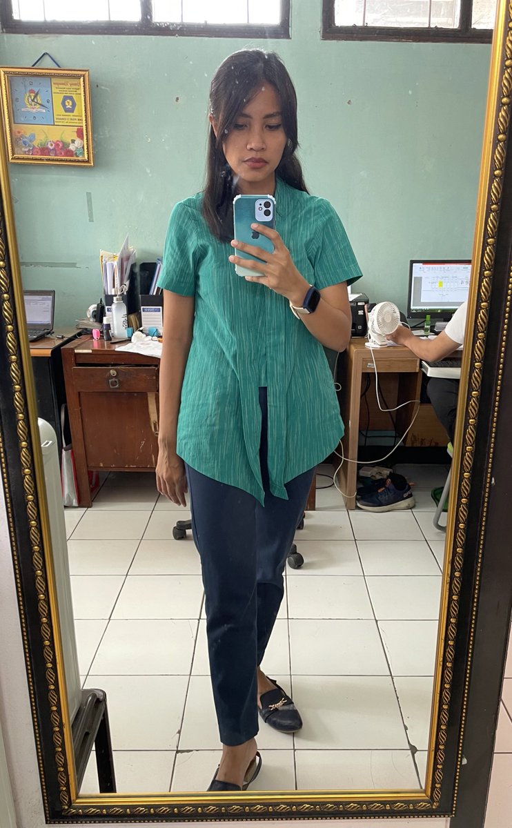 Kamis minggu ke tiga, pake kebaya 👌
