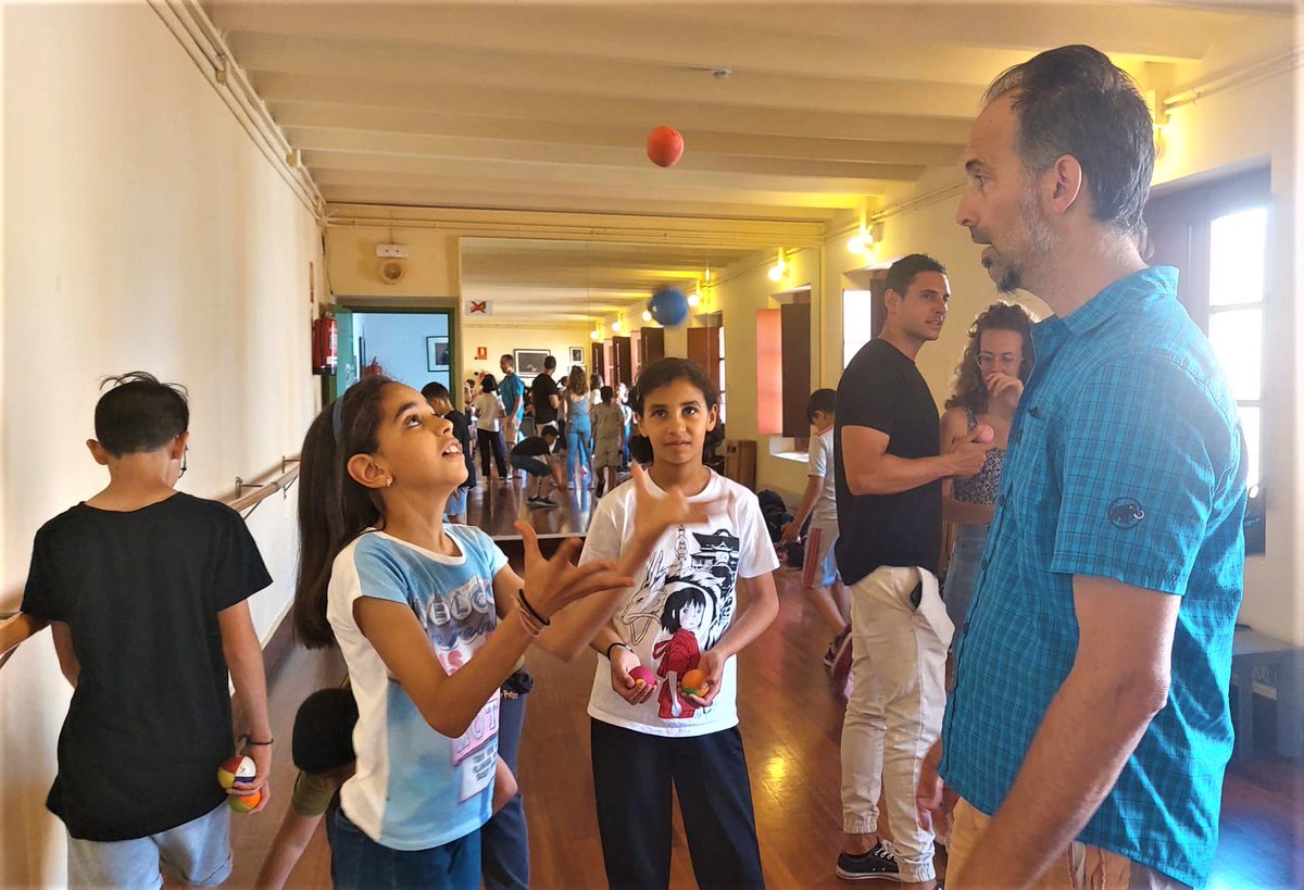 escola_reus's tweet photo. Avui, Vincles al Teatre Fortuny!!! malabars amb el Marc Micheo del @cirdelesmusaranyes!!! Moltes gràcies Marc!! #escolamisericordiadereus #teatrefortuny #projectevincles #reuseducació @reus_cat https://t.co/hZpuxZWXks