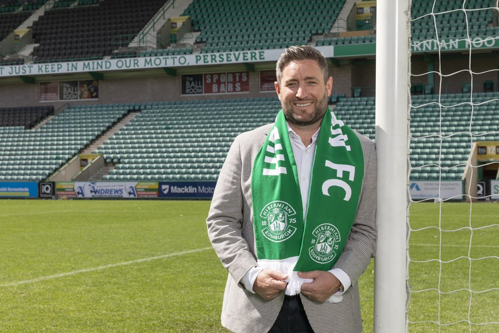HibernianFC's tweet photo. 📌 Easter Road 

Lee Johnson is a Hibee! 😍 https://t.co/vj918DJvaC