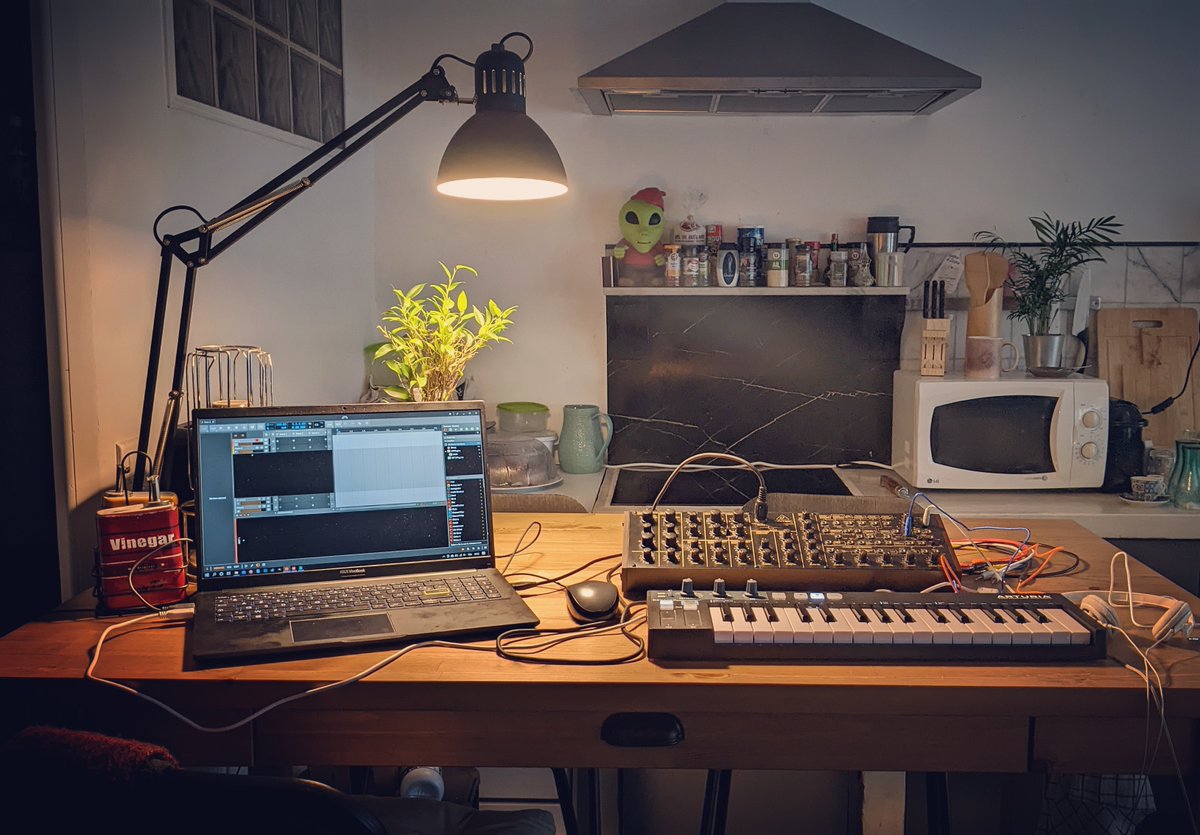 thp2097's tweet photo. M'y kitchen studio.
#berhingerk2 #arturiakeystep #bitwig https://t.co/1IvedJZZv1