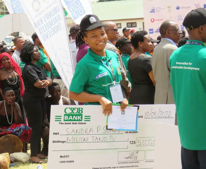 dar_dit's tweet photo. Sandra Sommi wa DIT mshindi MAKISATU kundi la vyuo vya kati https://t.co/MWyvEP1RbJ https://t.co/CSWKNZh2xA