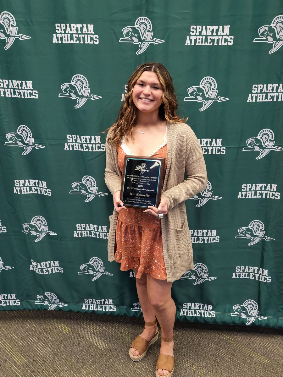 Last night at the Spring Sports Awards Ceremony, Mia Kennelly was the recipient of the Geri Vandekreke Award - Female Athlete of the Year for 2021-2022. A great way to cap off 4 outstanding years as a student-athlete at OLCHS. Congratulations Mia!