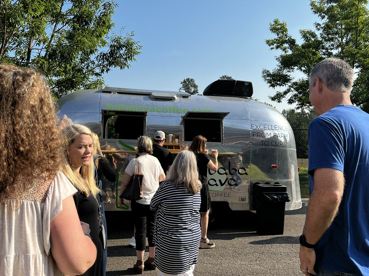 diminor1's tweet photo. Thank you,
 @babajavacoffee ‼️
Perfect way to help teachers get to the finish line. ☕️☕️☕️☕️ 
@HooverSchools 
#LastFullWeek 
#AlmostSummer ⛱☀️😎 https://t.co/s8qpsdbPik