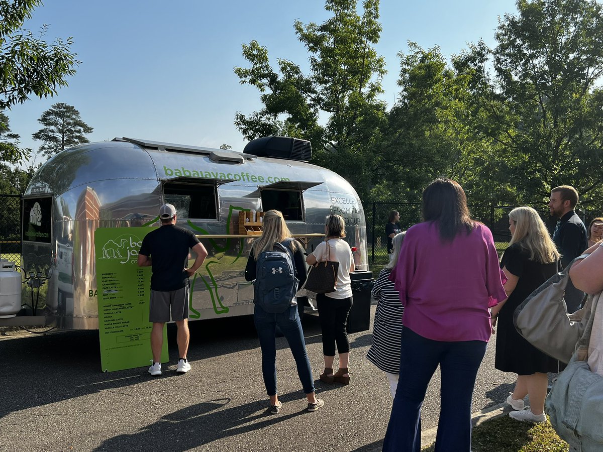 diminor1's tweet photo. Thank you,
 @babajavacoffee ‼️
Perfect way to help teachers get to the finish line. ☕️☕️☕️☕️ 
@HooverSchools 
#LastFullWeek 
#AlmostSummer ⛱☀️😎 https://t.co/s8qpsdbPik