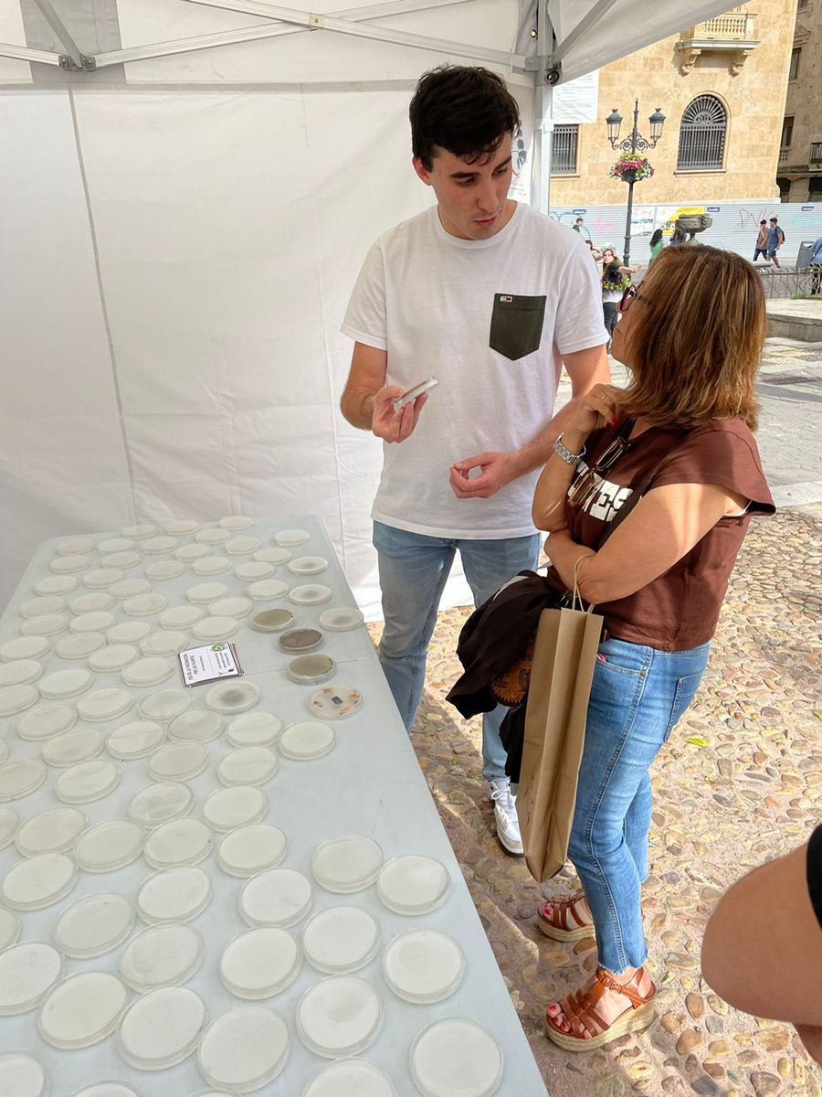ssukno's tweet image. Yesterday Colletotrichum was in downtown Salamanca and the public loved it! #Colletotrichum  #FascinationofPlantsDay @Ciale @R_Baroncelli @SiolySioly7