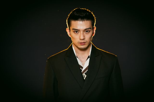 philazora's tweet photo. Mackenyu talked about portraying Scar and his excitement to introduce Japanese works to the world

"It use to seem impossible to adapt ONE PIECE to live action, but now Hollywood is adapting many popular mangas. It would've been impossible 10 years ago."
 https://t.co/5yvv2hkDGE https://t.co/c03hgLnKC4