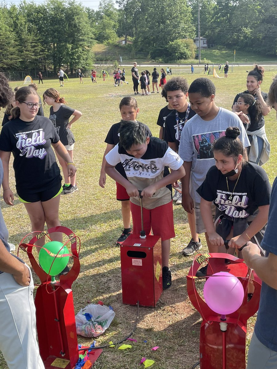 WhiteSulphurES's tweet photo. Third, fourth, &amp; fifth graders enjoyed a great Field Day!  Thank you to EHHS football team and marching band for helping make the day a success! @EHHS_VikingBand @EastHall_FB https://t.co/hISyBkGUVm