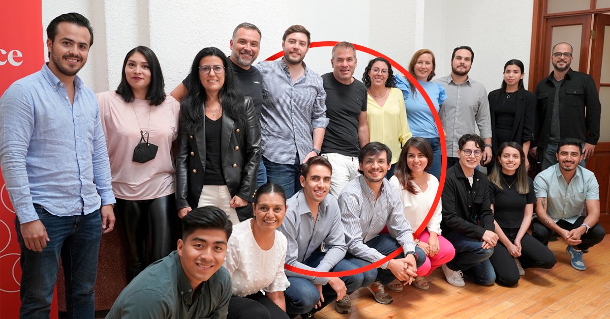 Multiplica tweet media