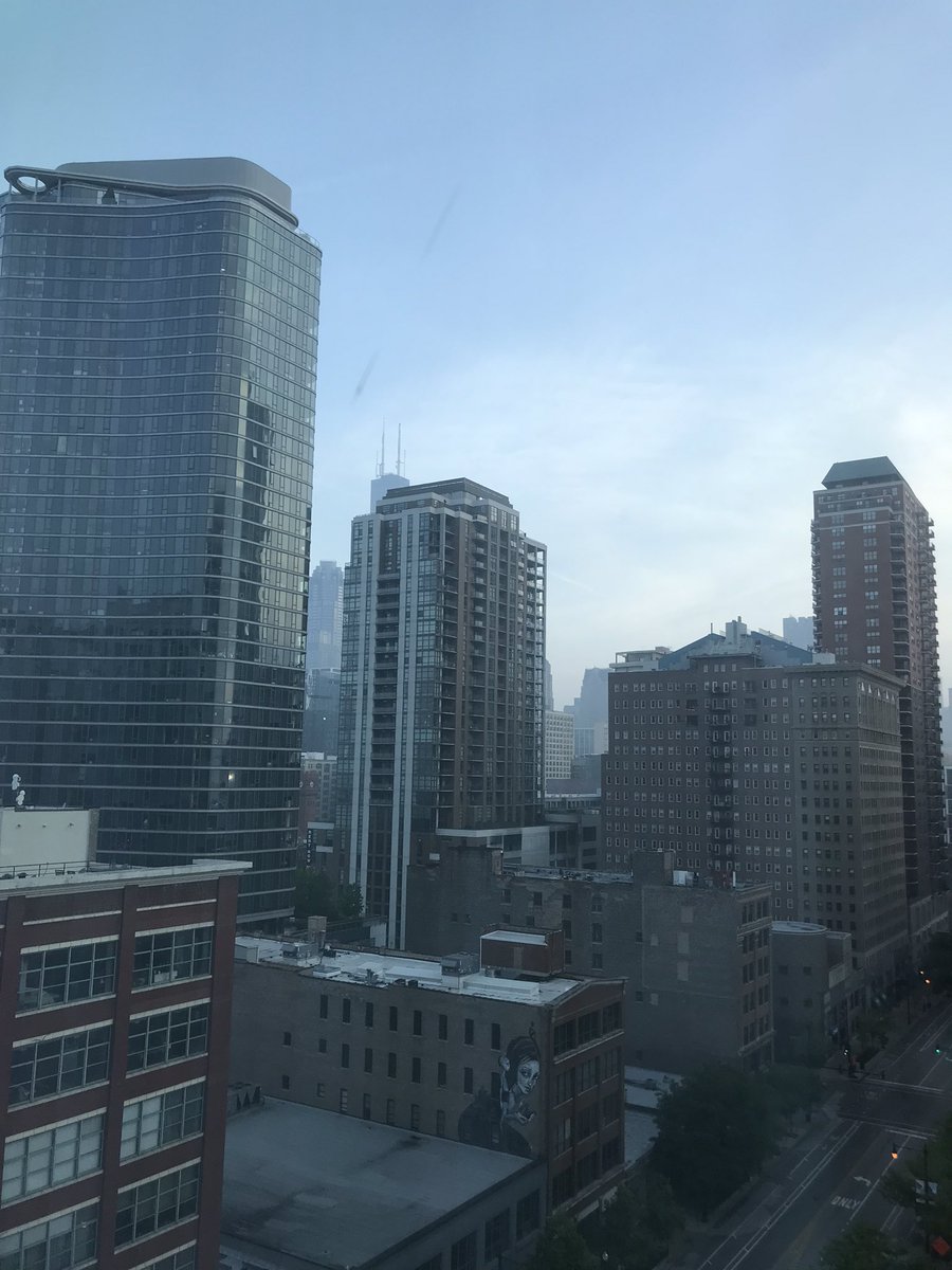 KelseyProud's tweet image. Me and my N95 bid you all good morning, Chicago 👋🌞 #CJS2022