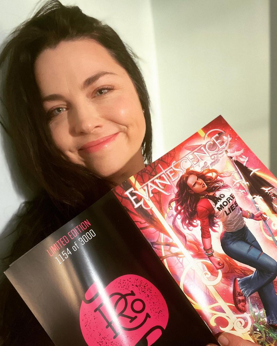 throwbacksavl's tweet image. #AmyLee just being Amy Lee 🤘🖤

[📸: @AmyLeeEV]