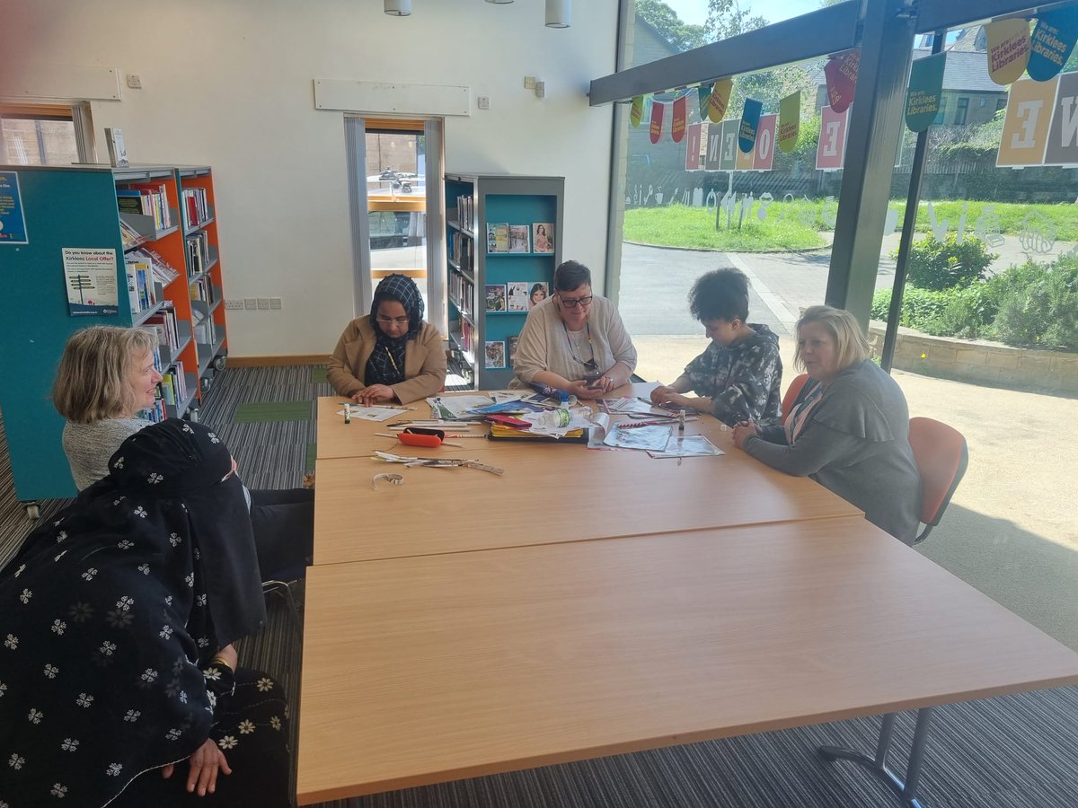 diannewatkinson's tweet photo. Couldn't resist snapping this lovely group of ladies chatting with my colleague Amanda at the Greenwood Centre in Ravensthorpe today @KirkleesComPlus #MeetTryLearn #KirkleesLibraries @KirkleesLibrary #CommunityPlusDropIn @KirkleesCouncil #Communities #Placebasedworking https://t.co/IgY2hUIX1R
